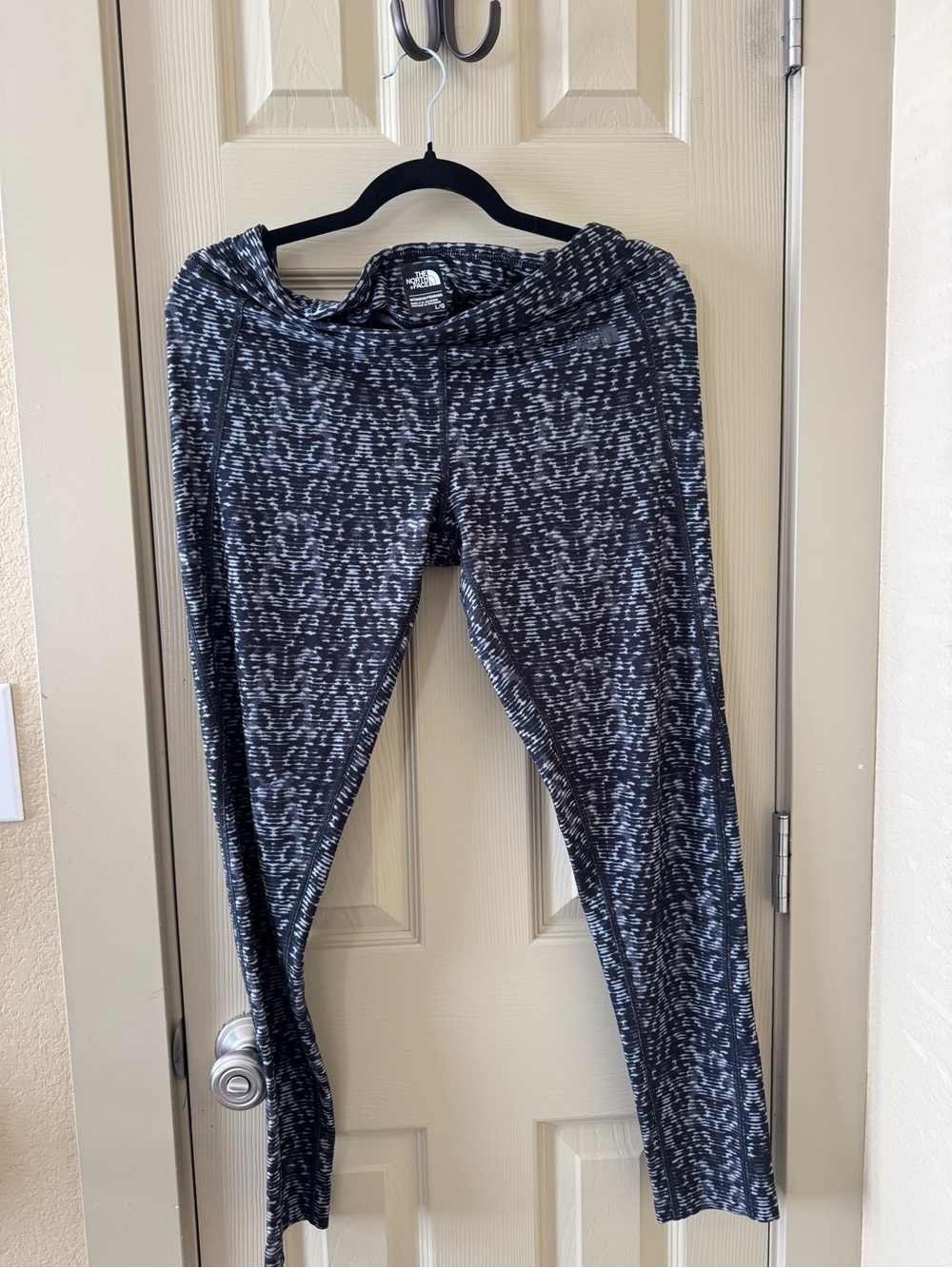 The North Face Women's Gray Patterned Performance Leggings size Large